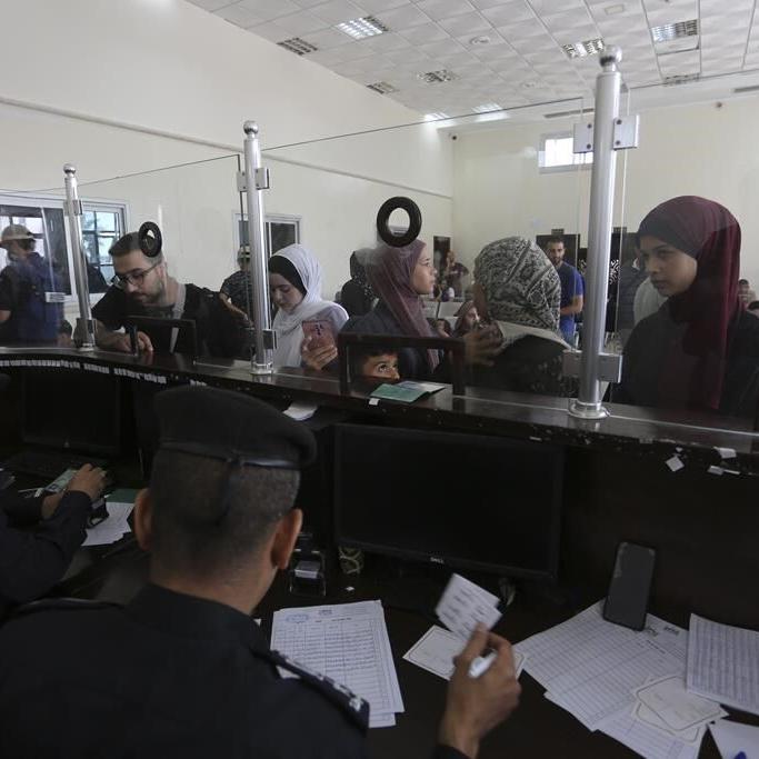 ºÃÉ«tvs wait to flee Gaza Strip as border crossing reopens for approved evacuees